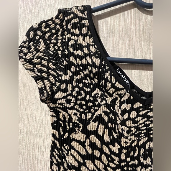 BEBE Stretch Nylon/Spandex w/Gold Metallic Accents Cap Sleeve “V”Neck Mini Dress - Picture 4 of 10